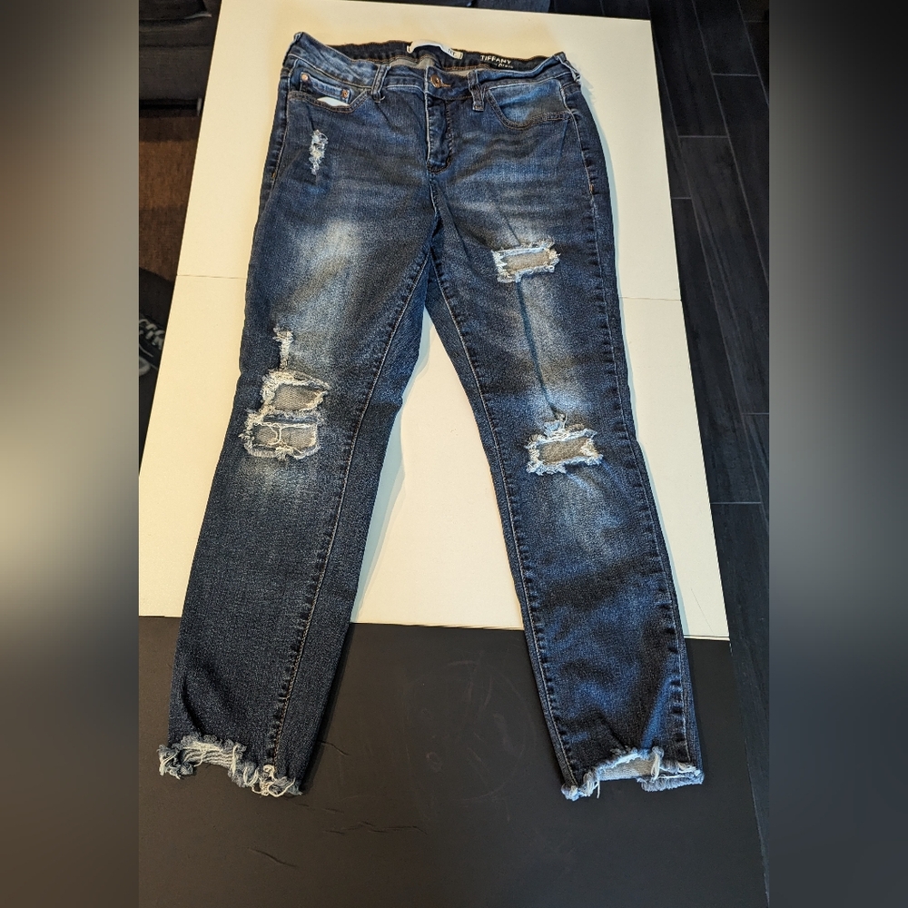 !IT Woman's Distressed skinny ankle jeans